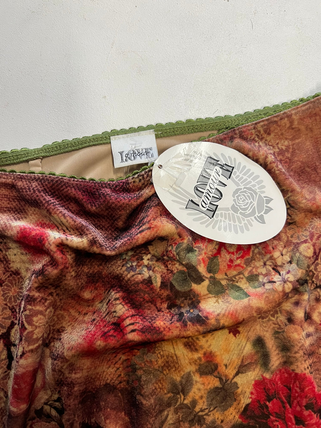 Gonna vintage nuova in ciniglia e minuteria